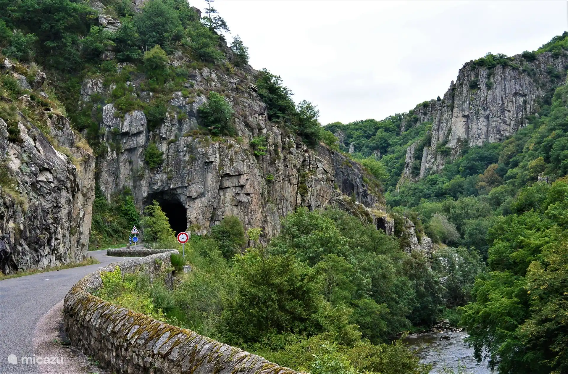 Les Gorges de la Sioule. L'une des plus belles gorges fluviales de la région. 