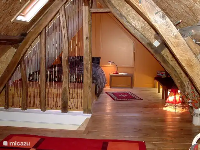 Casa de vacaciones Aubenton en Francia, Aisne, Aubenton - casa vacacional Se trata del loft, un atractivo lugar para dormir con tres camas individuales.