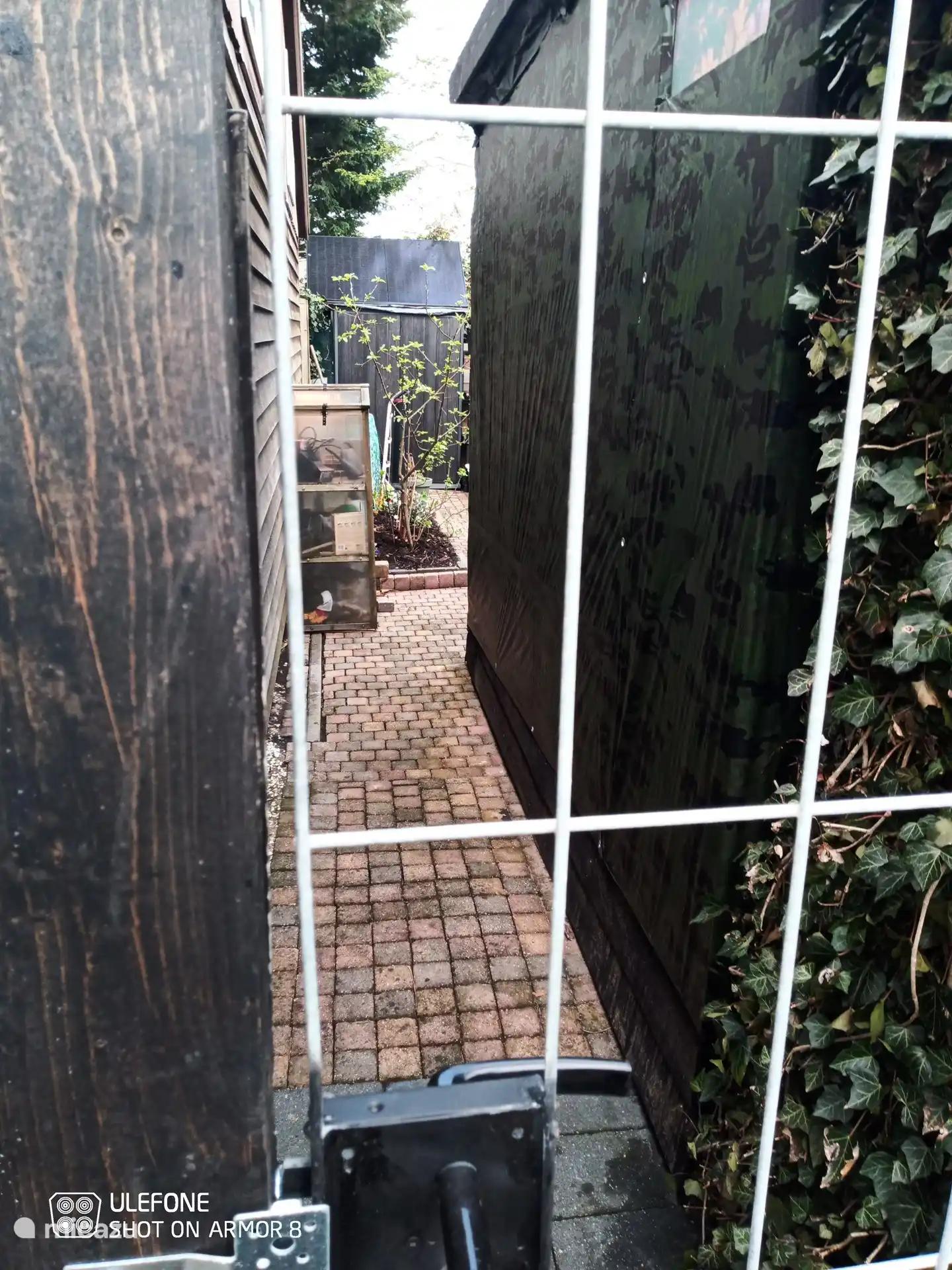 Wegeingang zum Gelände