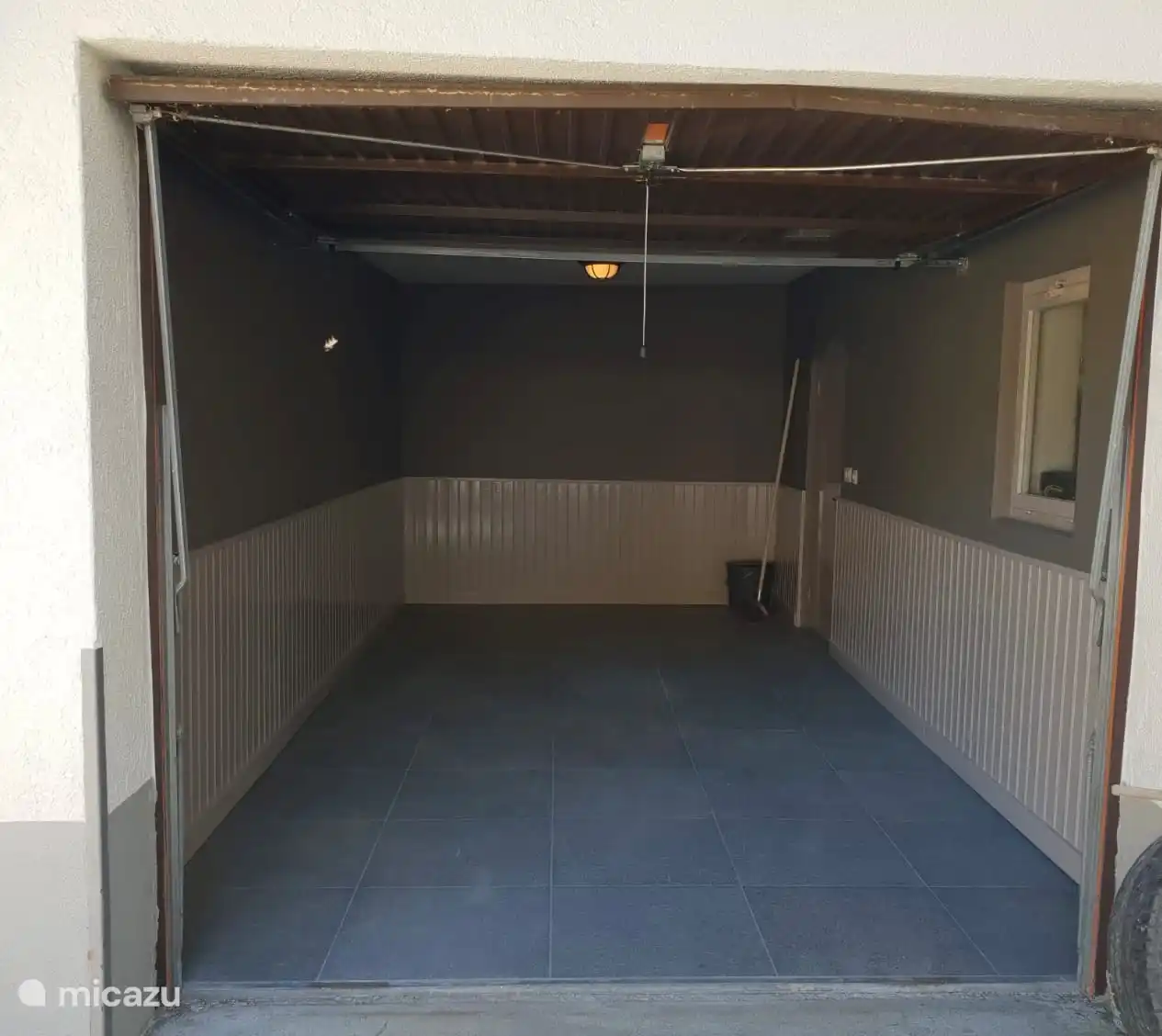 Garage met plaats voor 1 auto. 