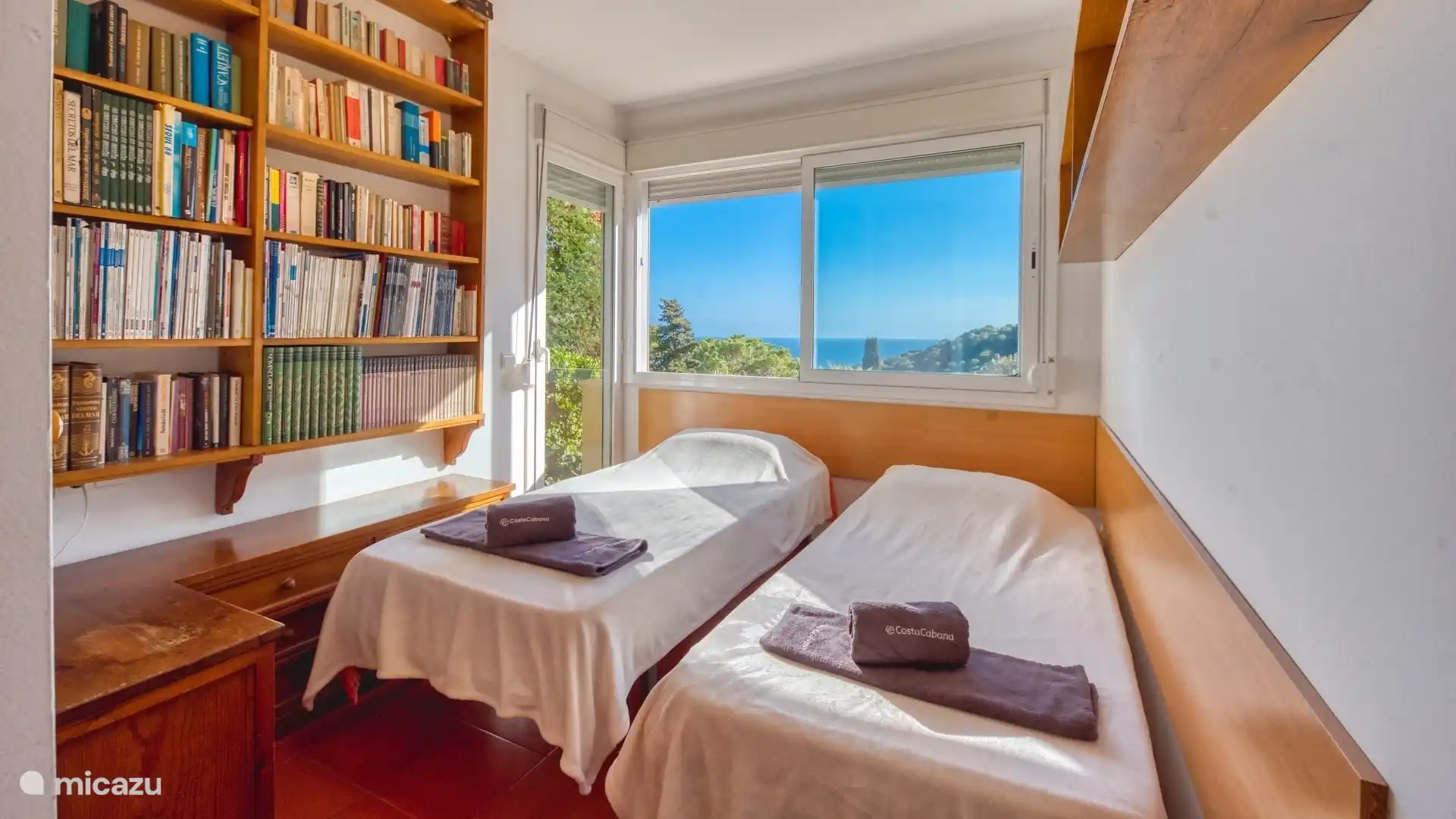 Geräumige Ferienvilla mit atemberaubendem Meerblick, nur wenige Gehminuten vom Strand entfernt!