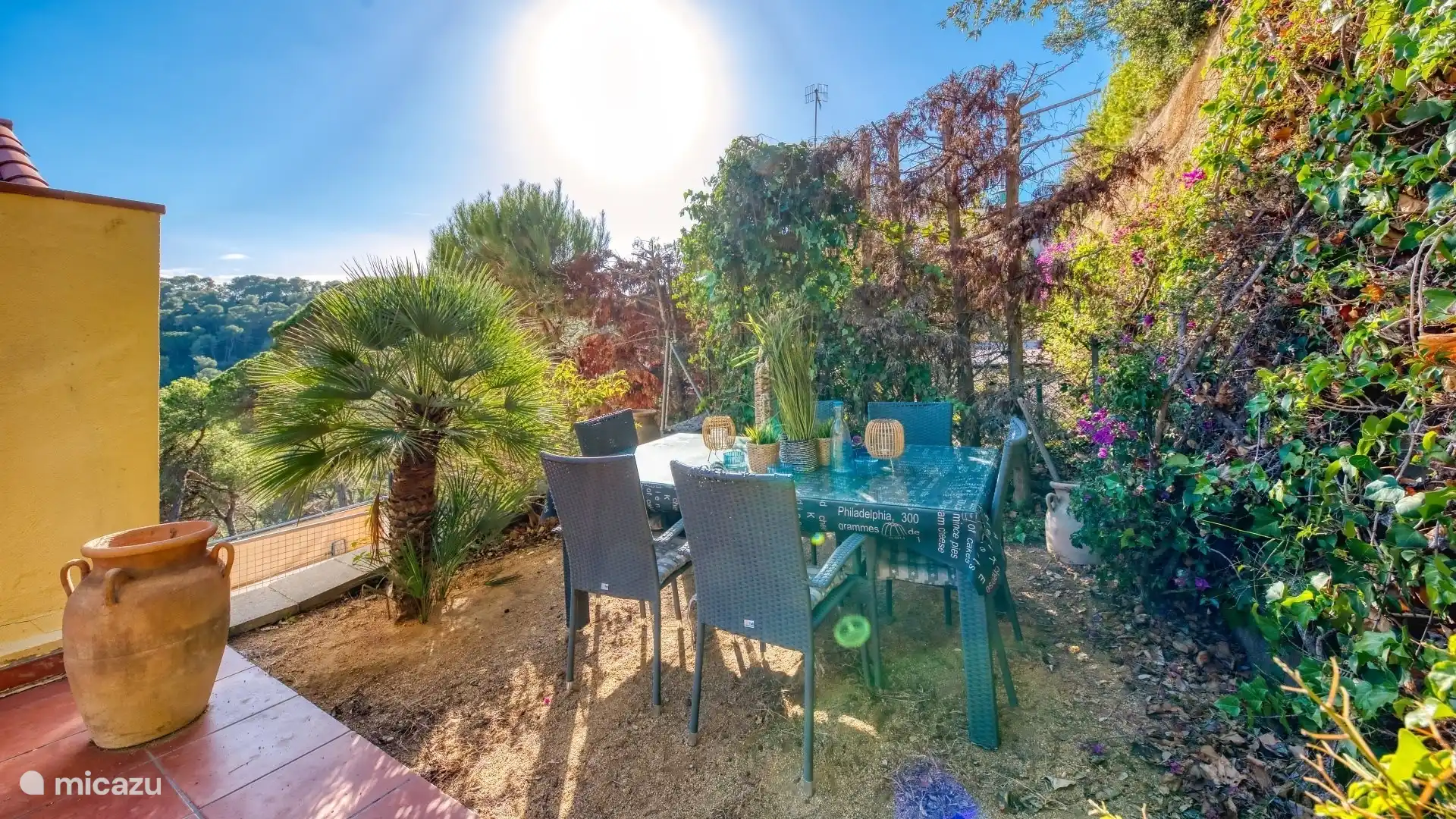 Geräumige Ferienvilla mit atemberaubendem Meerblick, nur wenige Gehminuten vom Strand entfernt!