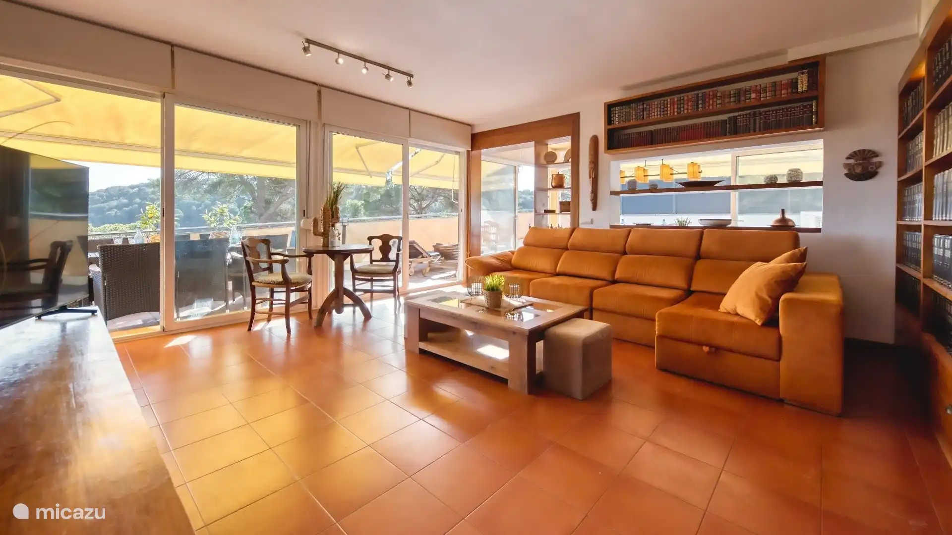 Geräumige Ferienvilla mit atemberaubendem Meerblick, nur wenige Gehminuten vom Strand entfernt!