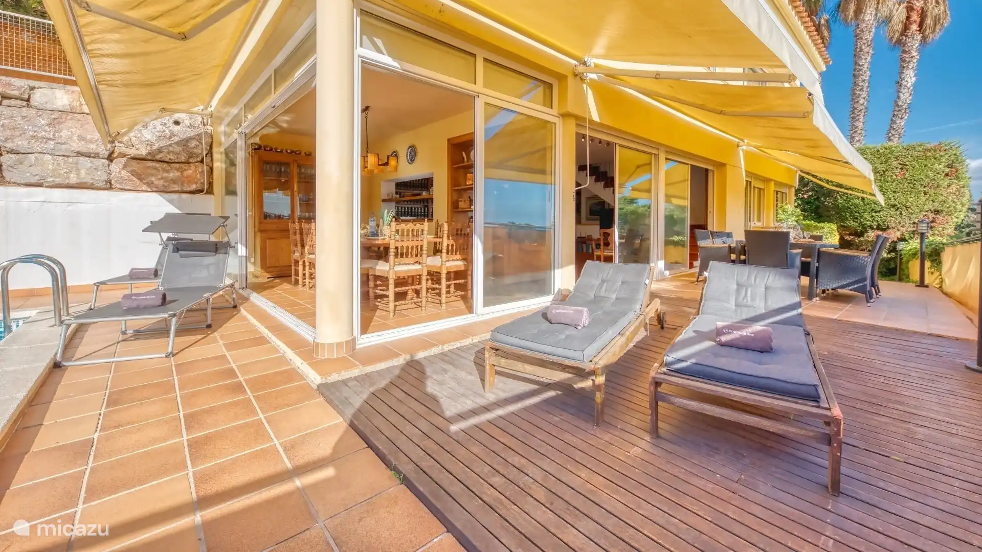 Geräumige Ferienvilla mit atemberaubendem Meerblick, nur wenige Gehminuten vom Strand entfernt!