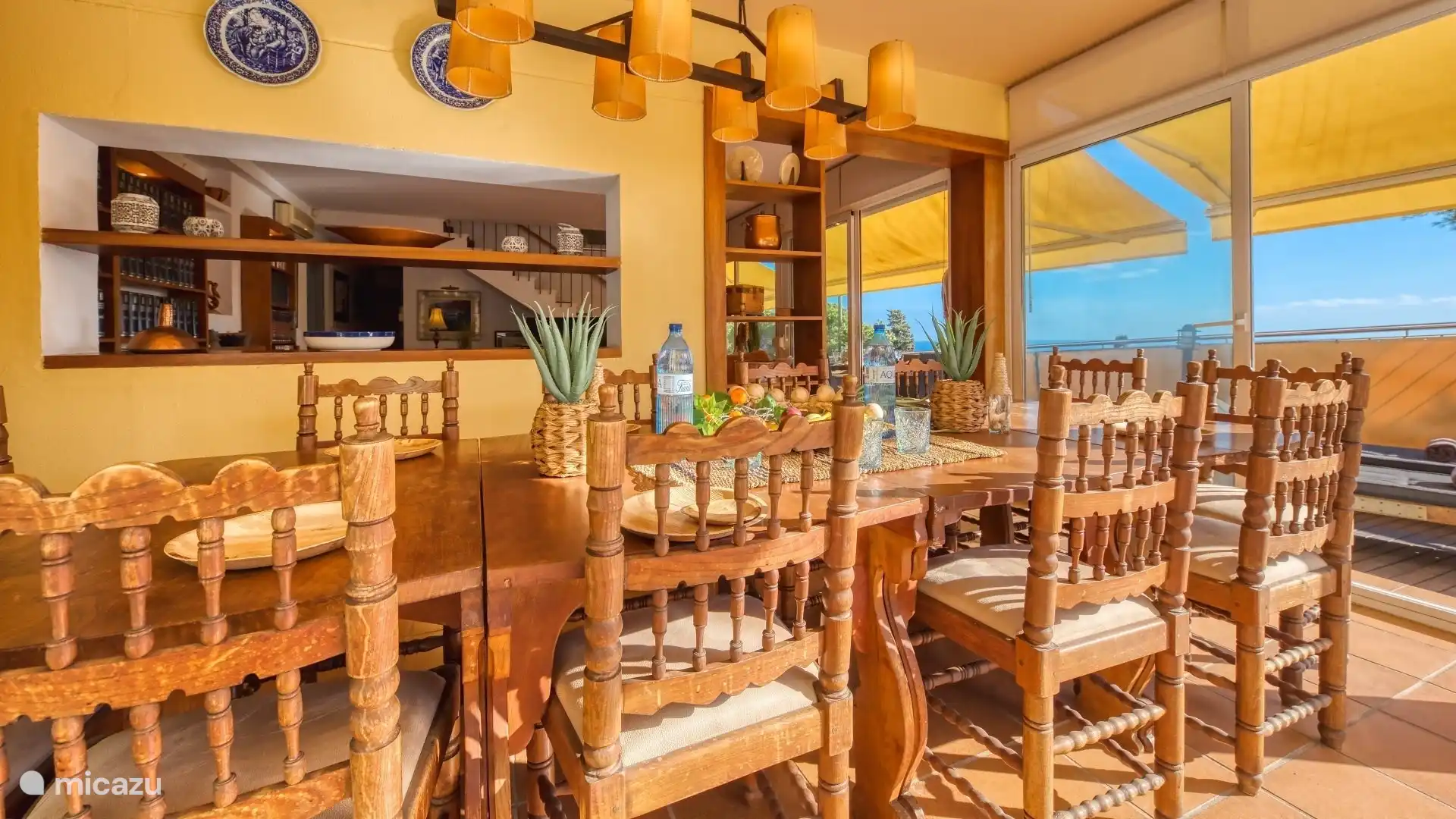 Geräumige Ferienvilla mit atemberaubendem Meerblick, nur wenige Gehminuten vom Strand entfernt!