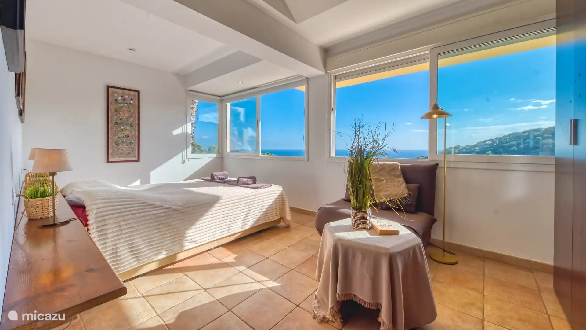 Geräumige Ferienvilla mit atemberaubendem Meerblick, nur wenige Gehminuten vom Strand entfernt!