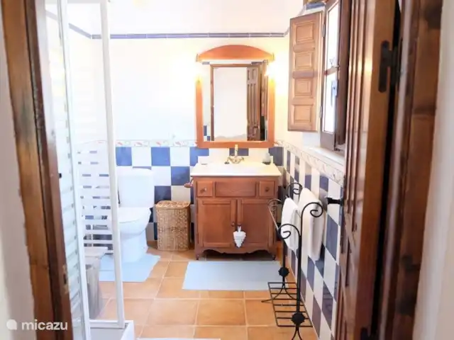 Casa Almendra Málaga | Espagne, Andalousie, El Borge - maison de vacances Salle de bain attenante avec douche à l’italienne