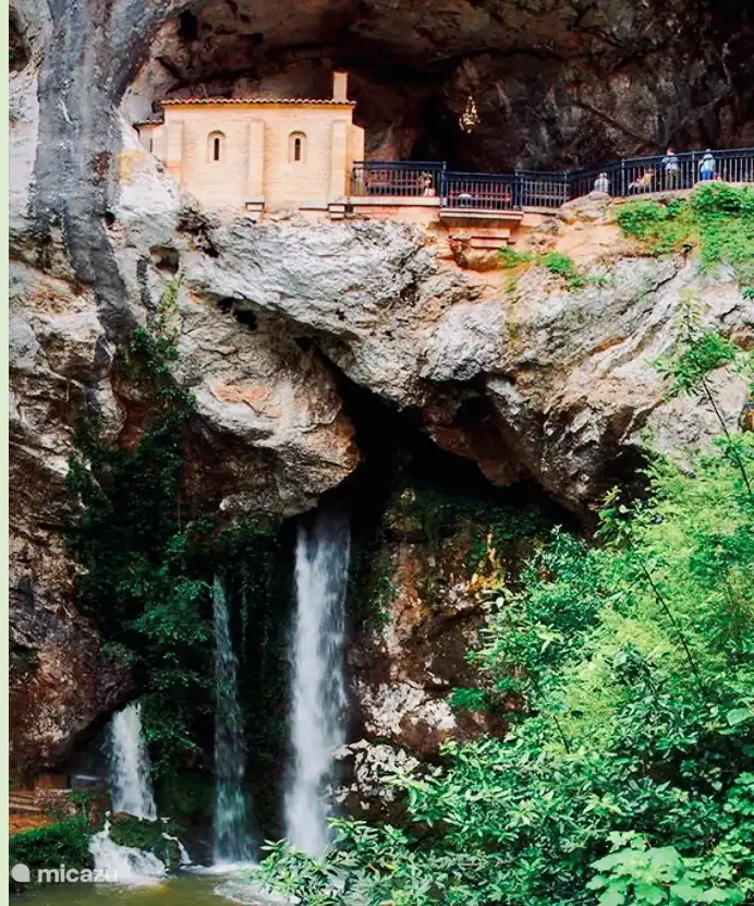 Sanctuaire de Notre-Dame de Covadonga. à 100km de la maison 
