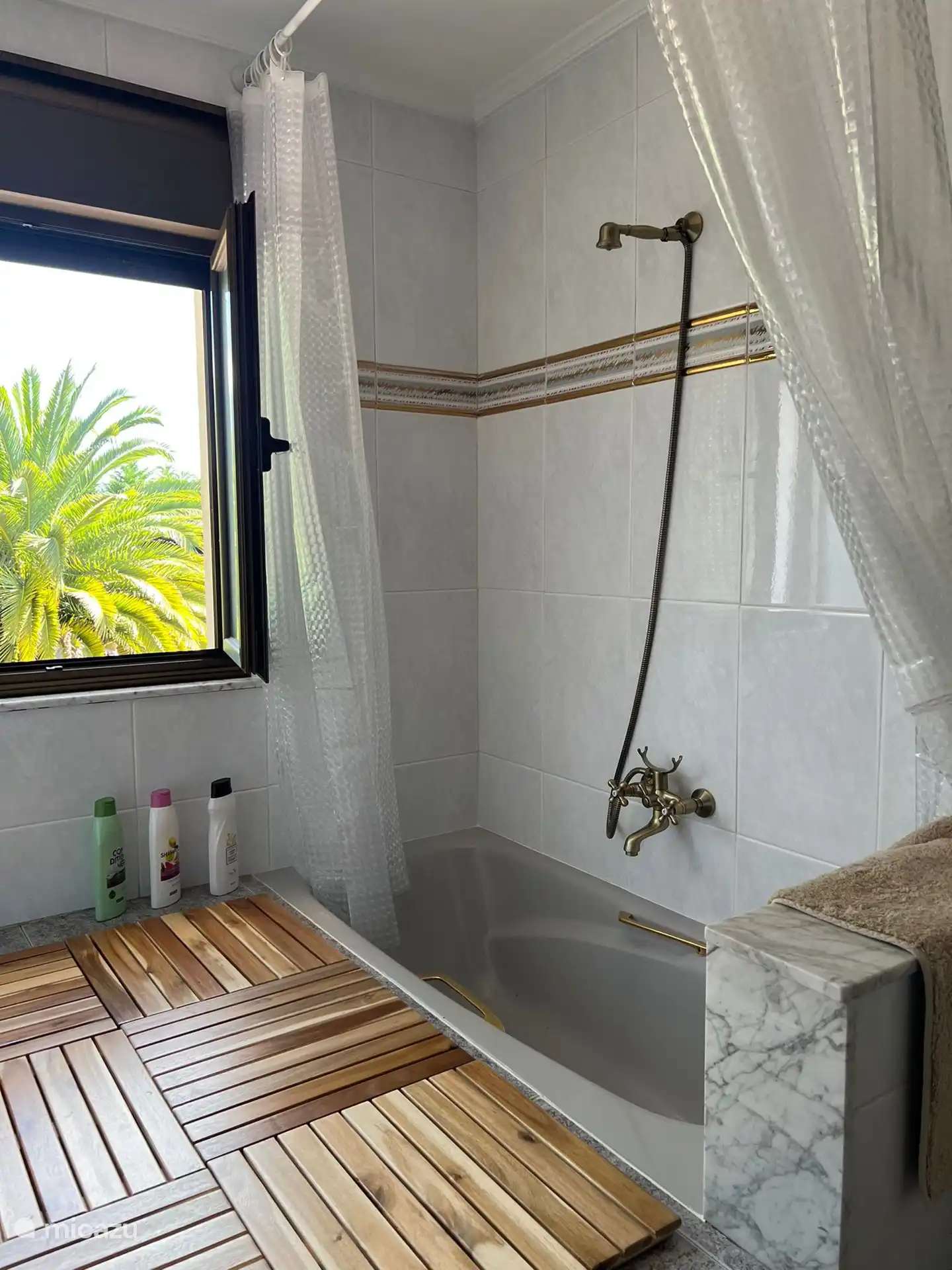 Salle de bain privée complète à l'intérieur de la suite 