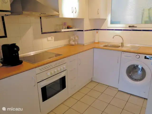 El Canario Azul Zeezicht Torrevieja huren in Spanje, Costa Blanca, Orihuela Costa - appartement Keuken met oven en de wasmachine/droger