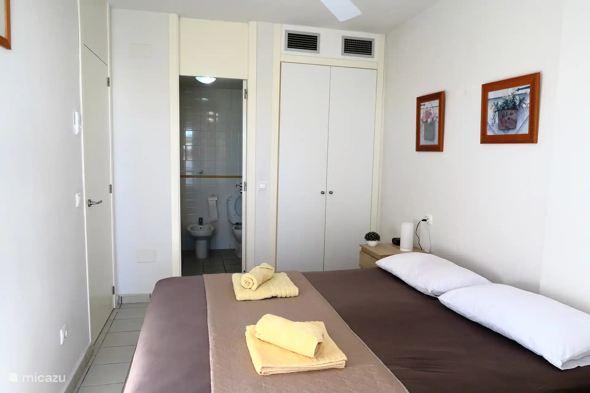 Vue dans la salle de bain