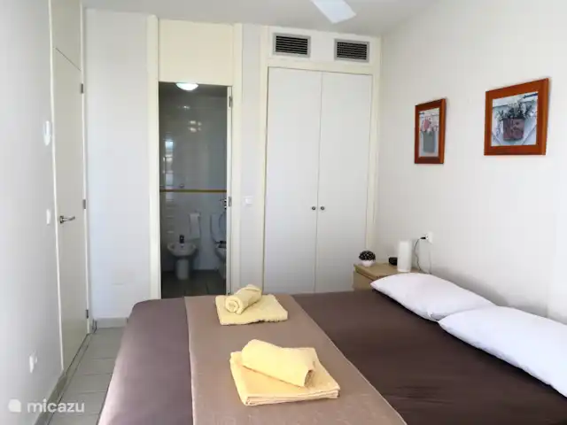 El Canario Azul Zeezicht Torrevieja huren in Spanje, Costa Blanca, Orihuela Costa - appartement Doorkijkje naar de badkamer