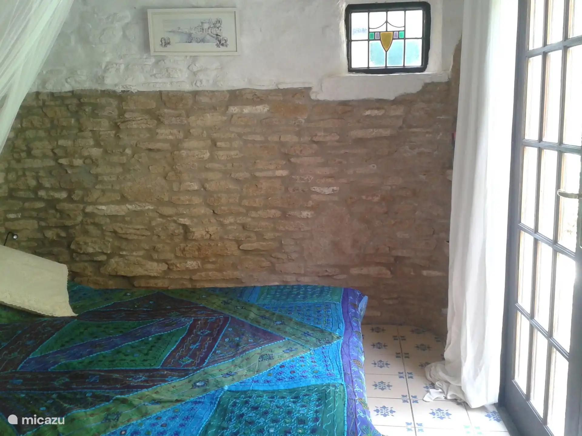 Double bed with a view of the garden