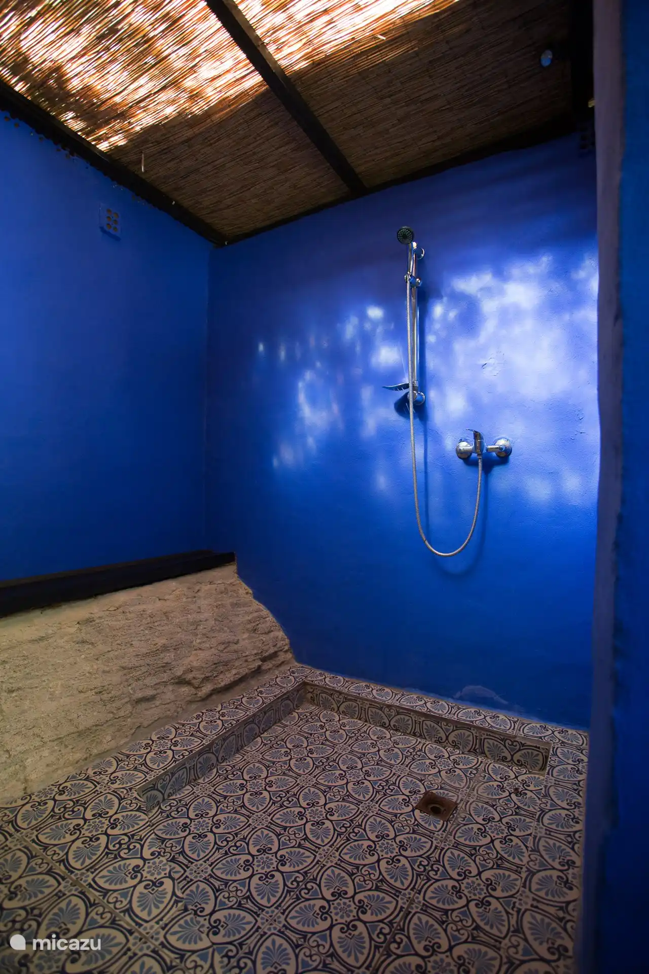 Light and shadow in the shower