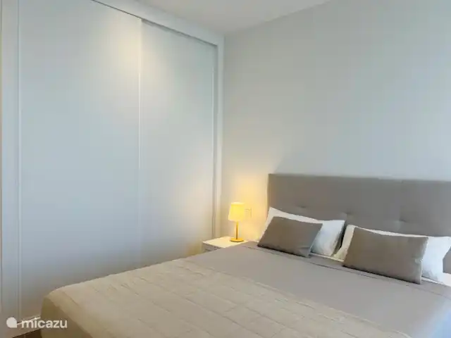 Villa eco del mar | Espagne, Costa Blanca, Jávea - villa Chaque chambre dispose de nombreux placards avec beaucoup d'espace de suspension et d'étagères.