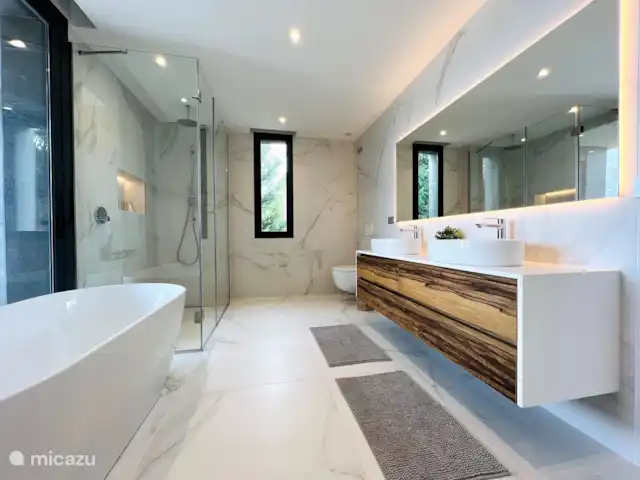 Villa eco del mar | Espagne, Costa Blanca, Jávea - villa Grande salle de bain privée de la chambre principale.