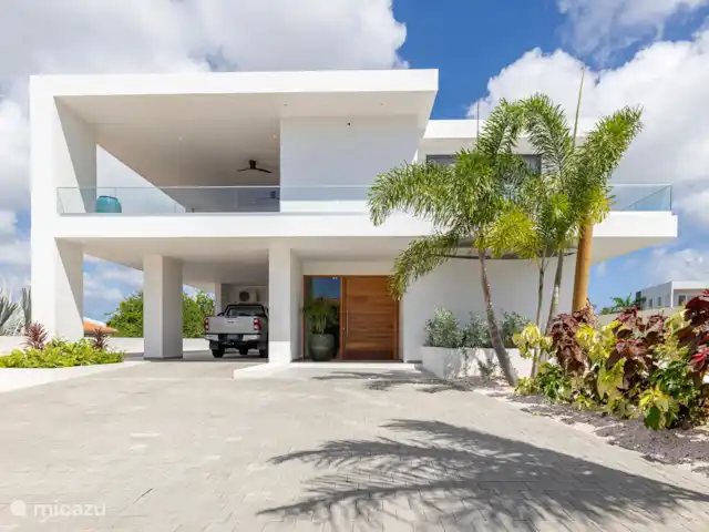 Villa Dirk  en Curazao, Banda Arriba (este), Vista Royal - villa Vista frontal de la villa Dirk, amplio estacionamiento.