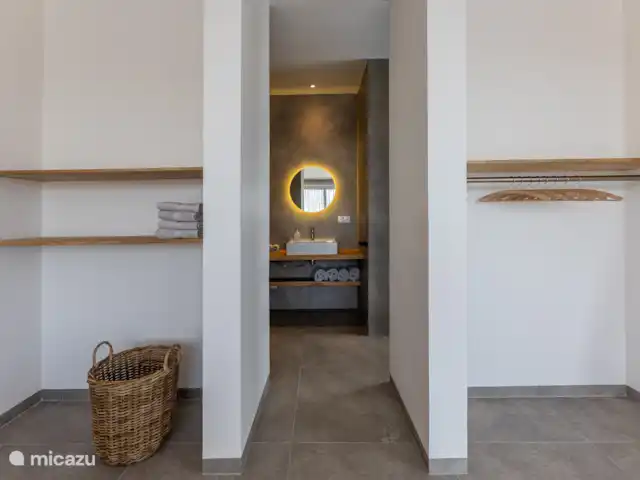 Villa Dirk  en Curazao, Banda Arriba (este), Vista Royal - villa acceso al baño desde el dormitorio