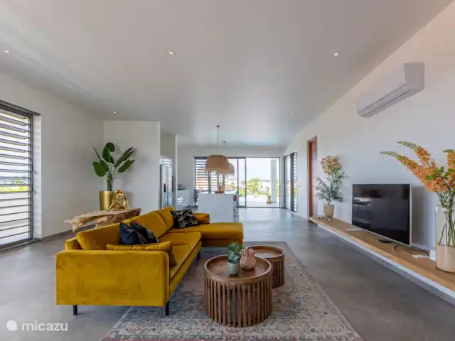 Villa Dirk  en Curazao, Banda Arriba (este), Vista Royal - villa El acogedor salón con aire acondicionado.