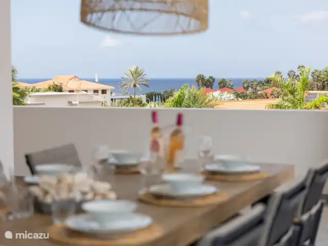 Villa Dirk  en Curazao, Banda Arriba (este), Vista Royal - villa La hermosa vista al mar desde la mesa del comedor.