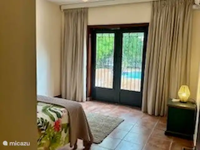 Location de Vacances Curaçao, Curaçao-Centre, Mahaai/Damacor, villa - Villa Casablanca Premier Étage Deuxième chambre avec vue sur la terrasse et la piscine privée