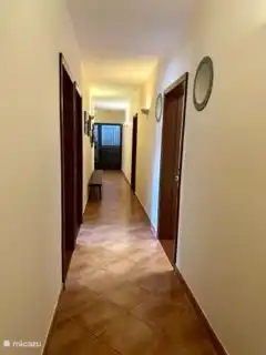 Der Flur, der alle Räume verbindet.