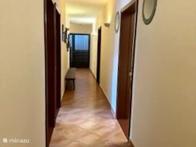 Location de Vacances Curaçao, Curaçao-Centre, Mahaai/Damacor, villa - Villa Casablanca Premier Étage Le couloir qui relie toutes les pièces.