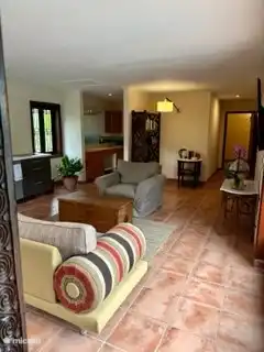 Wohnzimmer mit Küche