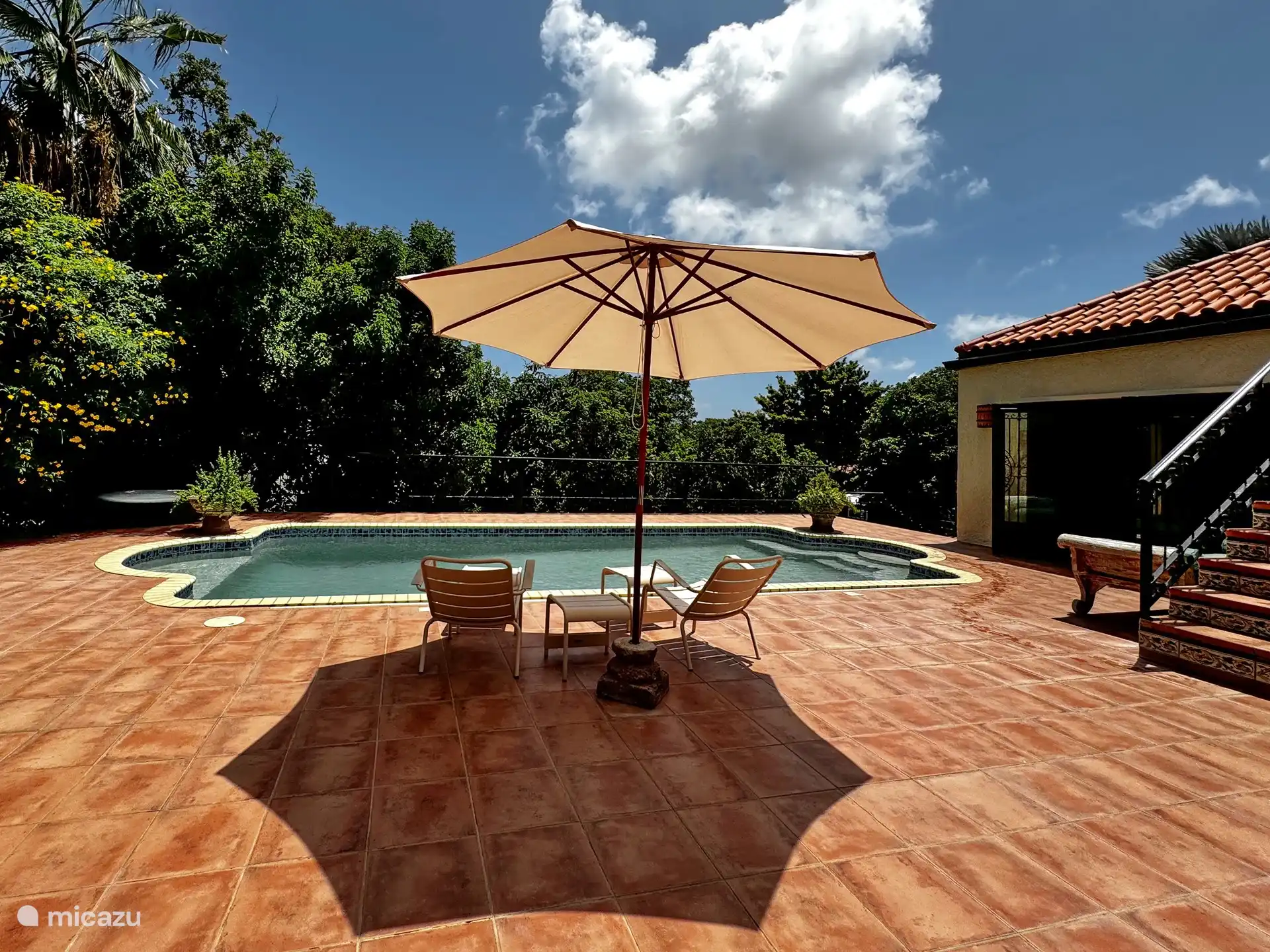 Schönes Schwimmbad!