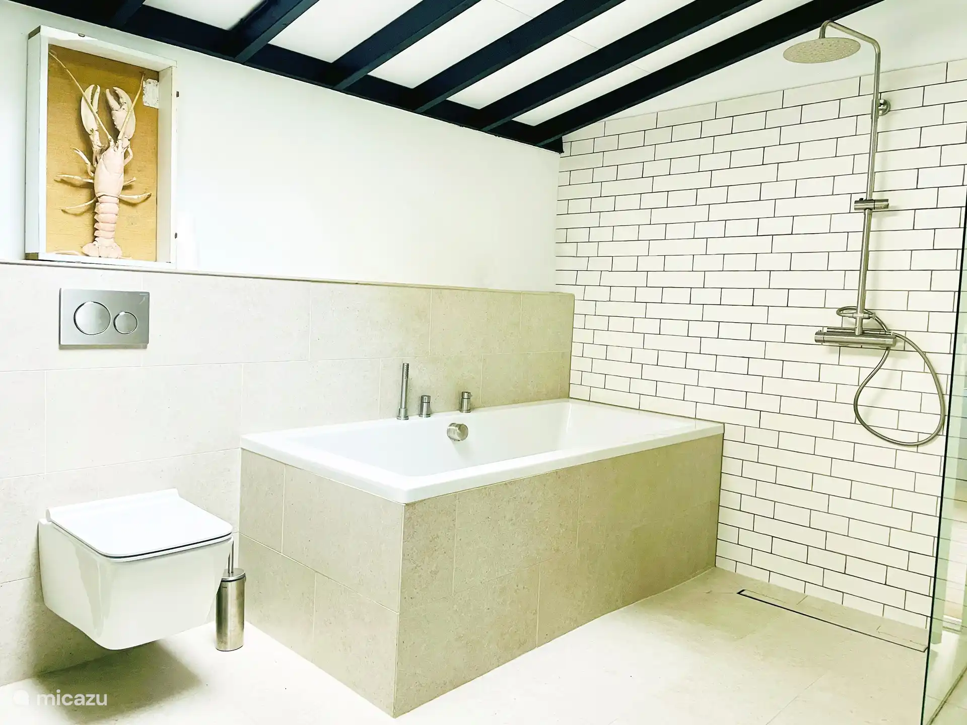 Extra großes Bad zum Entspannen und Fußboden mit Fußbodenheizung, schön im Winter