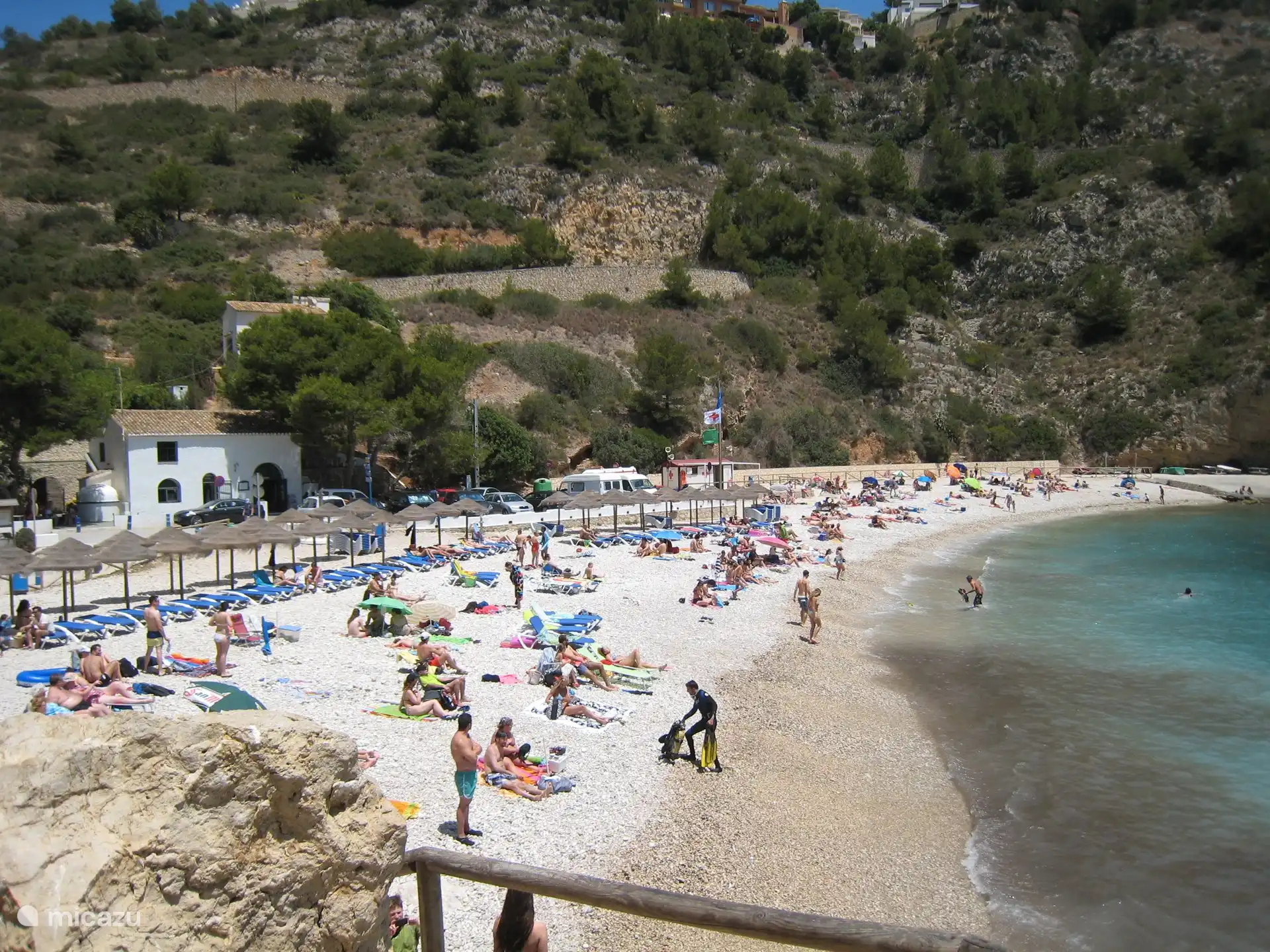 Het strand van la Granadella, een beroemde baai op vijf minuten rijden van het appartement. Zeker de moeite waard om een kijkje te gaan nemen. 