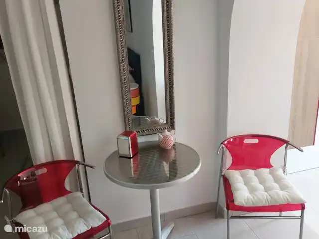 Appartement Balcon Al Mar Javea | Espagne, Costa Blanca, Jávea - appartement Ce siège est utilisé pour le petit-déjeuner ou pour jouer à un jeu amusant ensemble. Si le temps le permet, nous vous conseillons d’utiliser les sièges extérieurs.