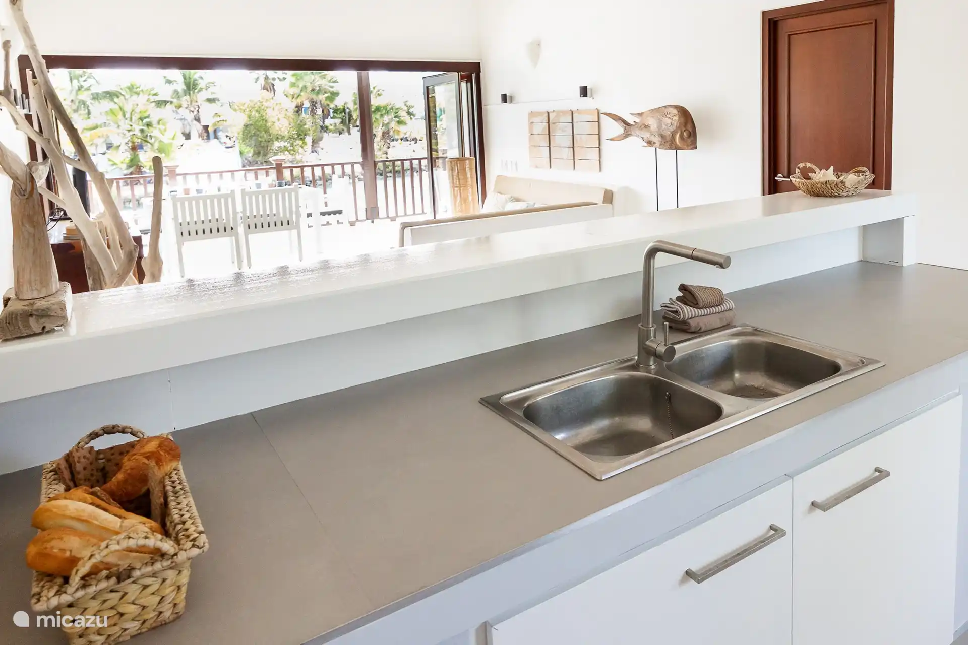 La cuisine est équipée d'un réfrigérateur spacieux, d'une machine à café et Nespresso, d'un lave-vaisselle, d'une plaque de cuisson et d'un grille-pain.