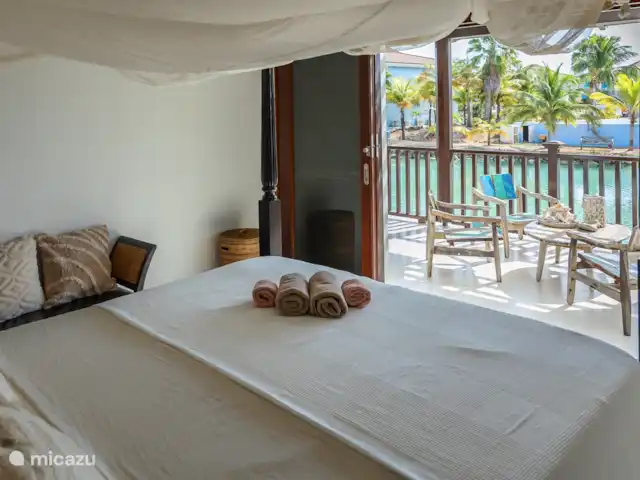 villa huren in Bonaire, Bonaire, Kralendijk – Blou Bonaire Waterlands Village Vanuit je bed kijk je wederom uit over het water.