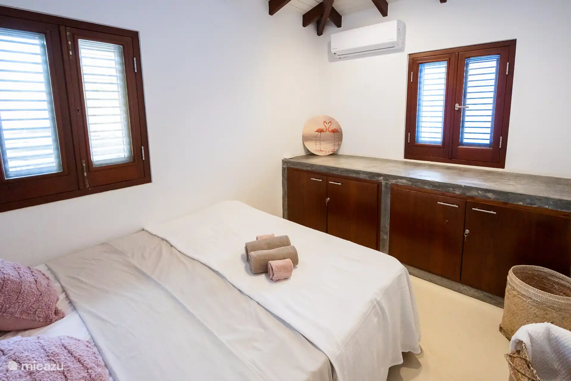 La troisième chambre dispose d'un lit de 180 x 200 pouvant également être constitué de deux lits simples. Cette chambre dispose également de la climatisation.