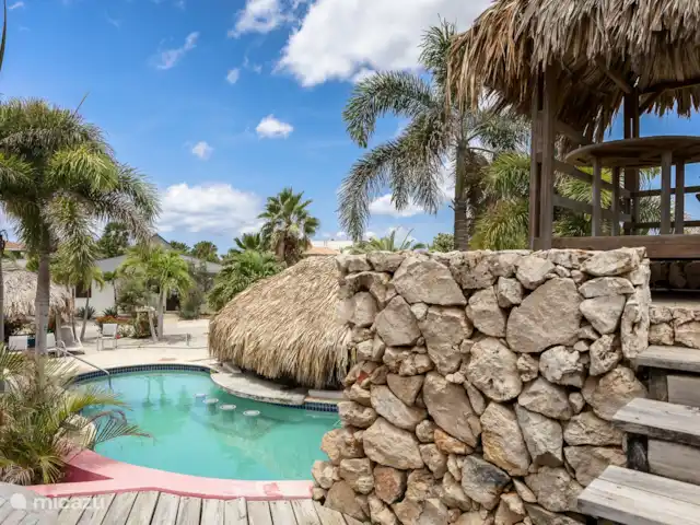 villa huren in Bonaire, Bonaire, Kralendijk – Blou Bonaire Waterlands Village Het gemeenschappelijke zwembad bevindt zich direct aan de achterzijde van de villa.