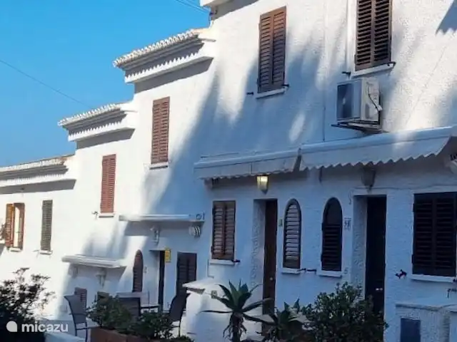 Casa Dénia en España, Costa Blanca, Dénia - casa paredada Casa Dénia en España, Costa Blanca, Dénia - casa paredada
