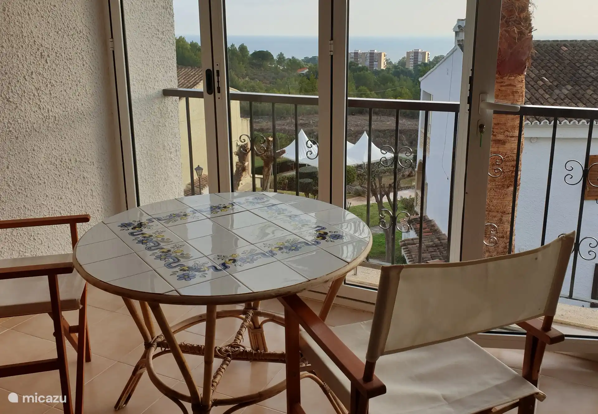 &#220;berdachte Terrasse