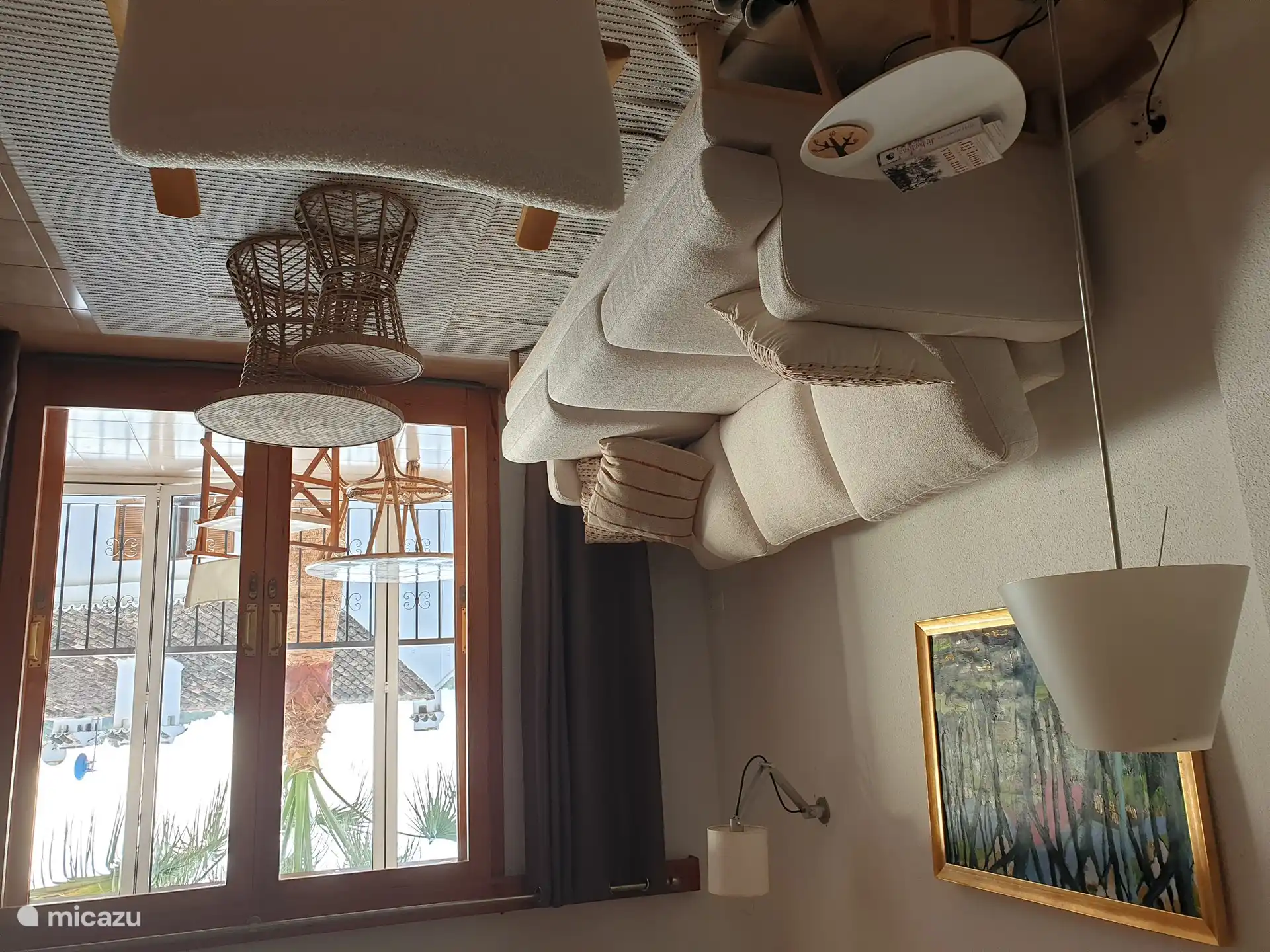 Moderne Einrichtung und Klimaanlage.