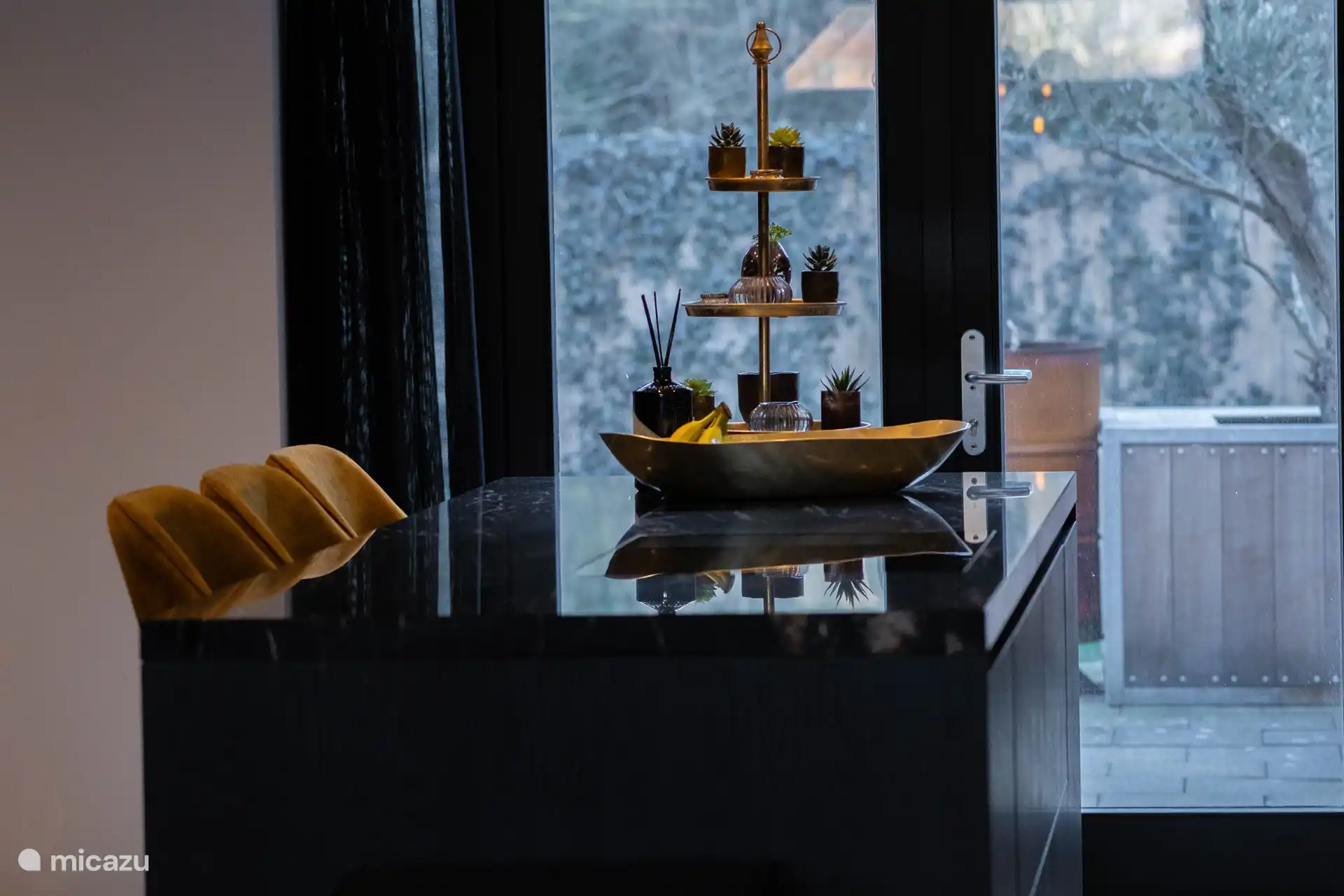 uitzicht naar de open keuken