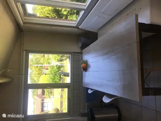 Esstisch für fünf Personen