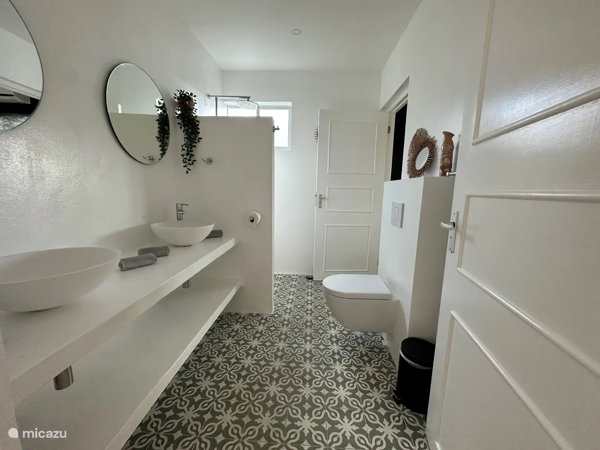 Das erste Badezimmer der Wohnung. 