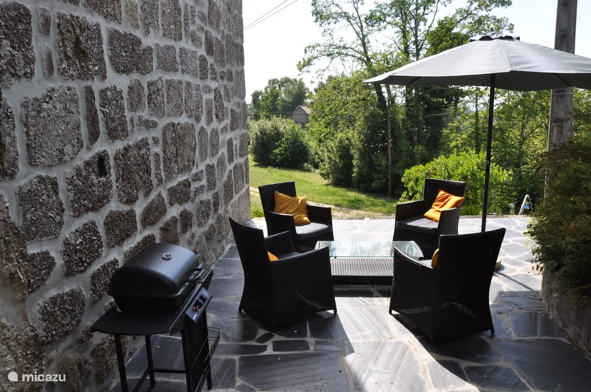 Outdoor seating area Palmeira with a view