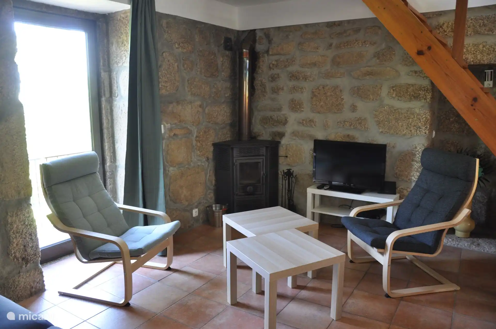 Living room / Sitting area / TV / Stove Palmeira