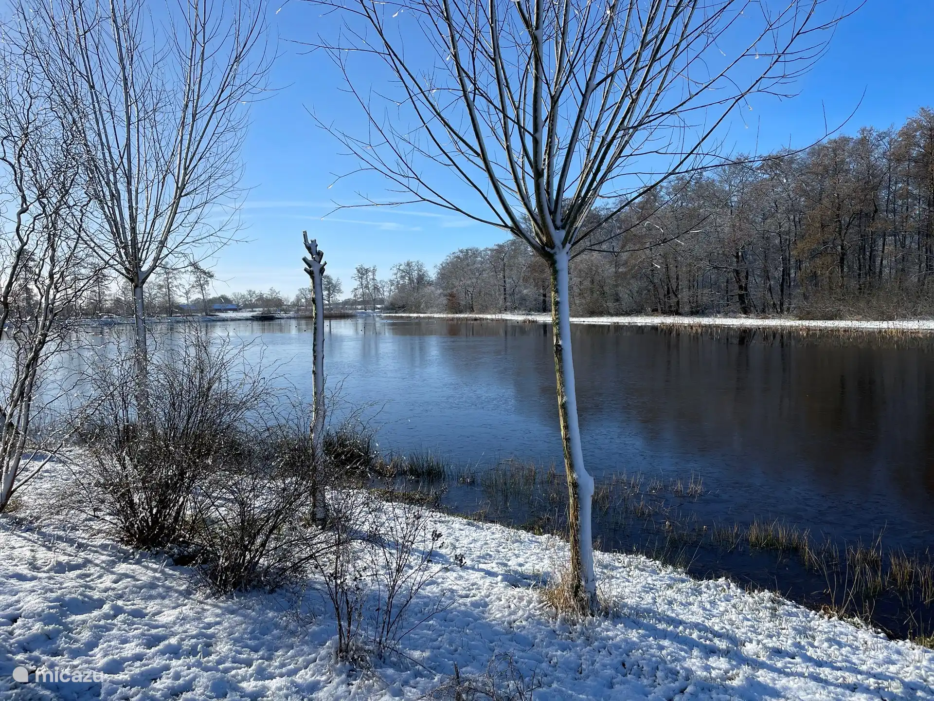 En hiver, le patin à glace se fait autour de la maison de vacances