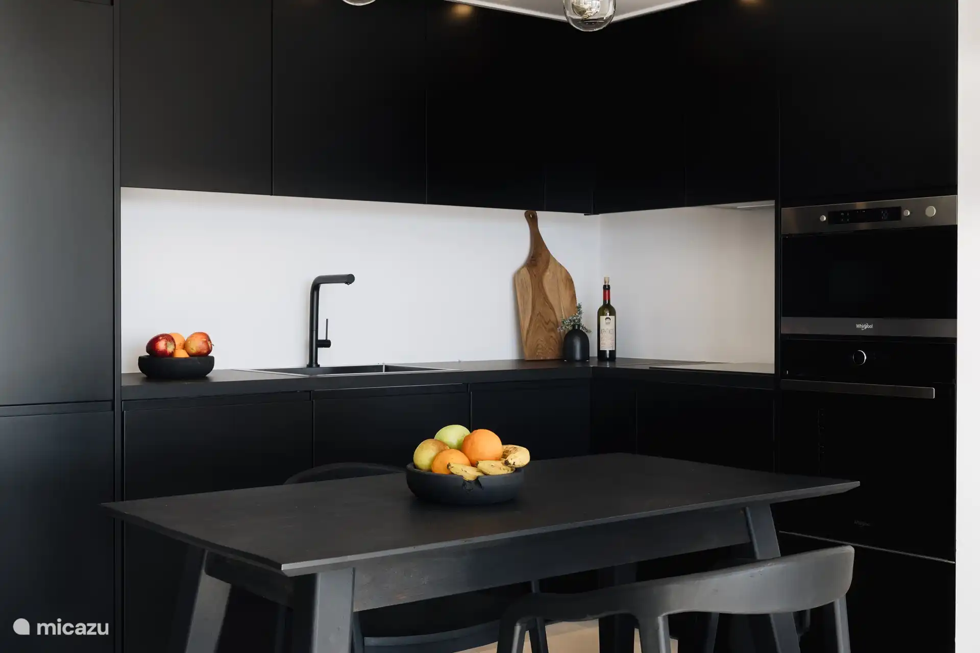 Kitchen area and dining table 