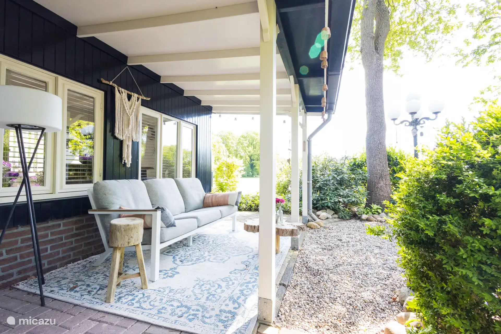 Niet te vergeten spot je hier heel vaak Eddy de Eekhoorn! Doe wat nootjes in het potje op tafel, gegarandeerd succes.