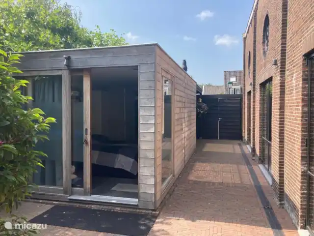 Casa de transporte en el agua en Países Bajos, Holanda Meridional, Voorburg - villa Cobertizo de jardín