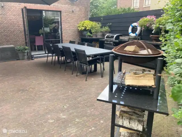 Casa de transporte en el agua en Países Bajos, Holanda Meridional, Voorburg - villa mesa exterior