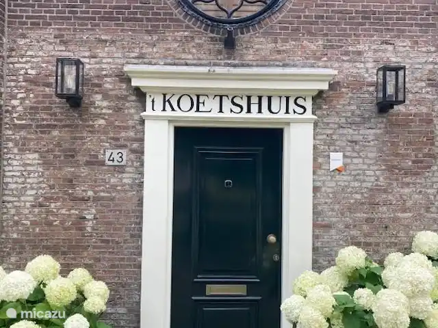 Casa de transporte en el agua en Países Bajos, Holanda Meridional, Voorburg - villa Puerta de entrada de la Casa de Transportes